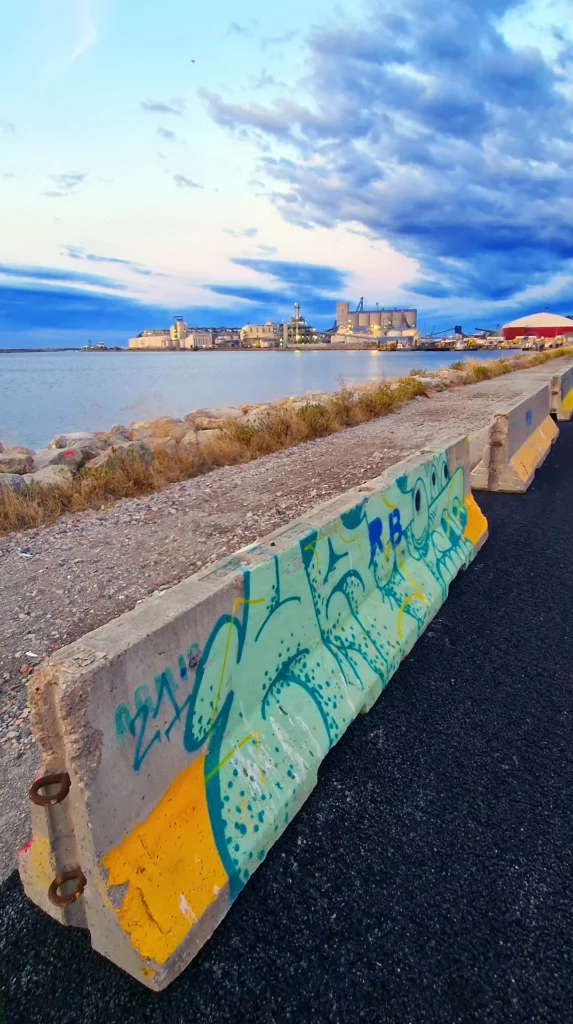 Sète usine syntaxe ciel assombrie